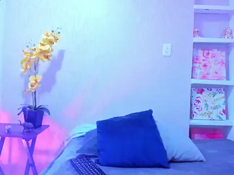 ChloeSmith9 online show from 25, 5, 2026