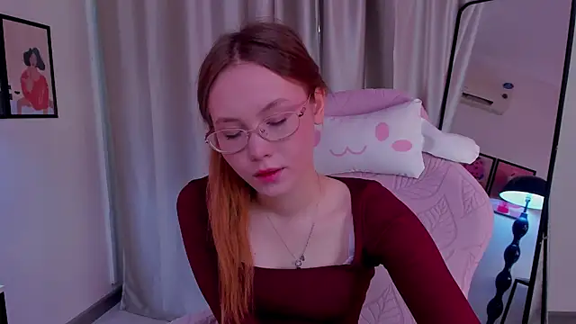 Snapshot of FloraLarsson chatting on 8, 5, 2026 FloraLarsson online show from 8, 5, 2026
