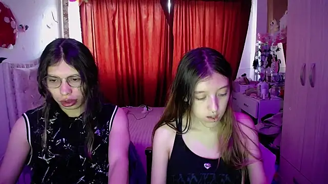 Snapshot of Blair_y_Briar chatting on 15, 5, 2026 Blair y Briar online show from 15, 5, 2026