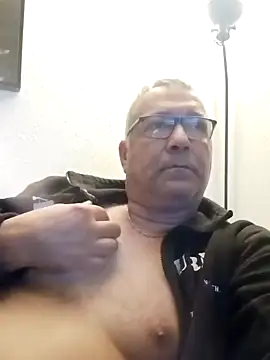 Snapshot of Soloyan chatting on 5, 1, 2025 Soloyan online show from 5, 1, 2025