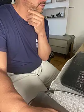 Snapshot of daddy3945 chatting on 13, 5, 2026 daddy3945 online show from 13, 5, 2026