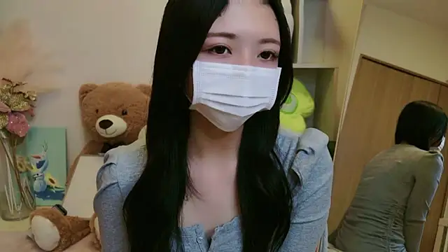 Snapshot of -Luna_JP- chatting on 7, 5, 2026 -Luna JP- online show from 7, 5, 2026