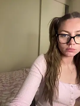 Snapshot of daisycollins chatting on 12, 6, 2026 daisycollins online show from 12, 6, 2026