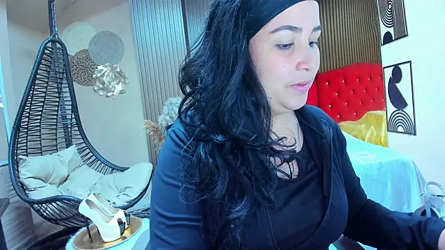 Snapshot of BBWLuxuryMuse chatting on 5, 8, 2026 BBWLuxuryMuse online show from 5, 8, 2026