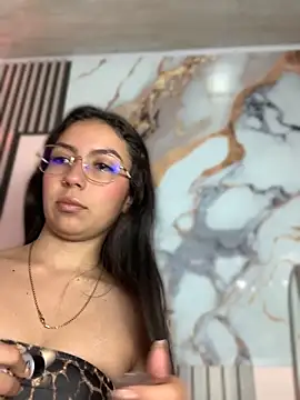 Snapshot of Julieth_ec chatting on 27, 5, 2026 Julieth ec online show from 27, 5, 2026