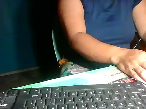 Snapshot of MommyKaye30 chatting on 27, 5, 2026 MommyKaye30 online show from 27, 5, 2026