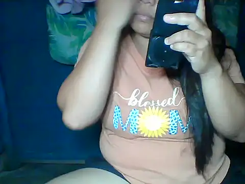 Snapshot of MommyKaye30 chatting on 4, 6, 2026 MommyKaye30 online show from 4, 6, 2026
