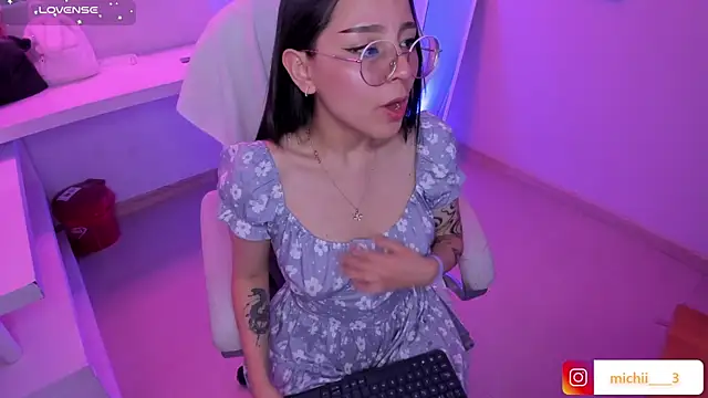 kitty patitas suavesss online show from 4, 6, 2026