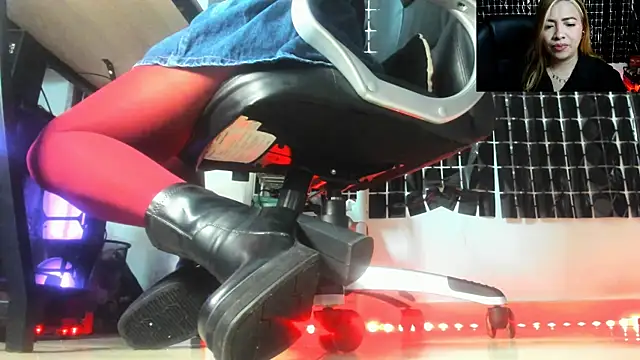 Snapshot of MissAlmaFenix chatting on 6, 6, 2026 MissAlmaFenix online show from 6, 6, 2026