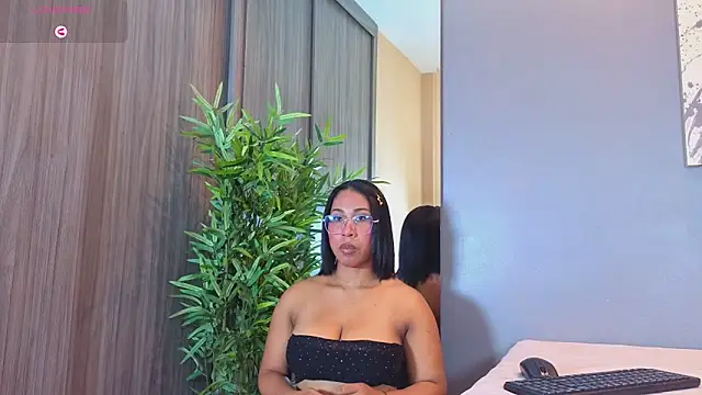 Snapshot of Karlie_moore_ chatting on 21, 5, 2026 Karlie moore online show from 21, 5, 2026