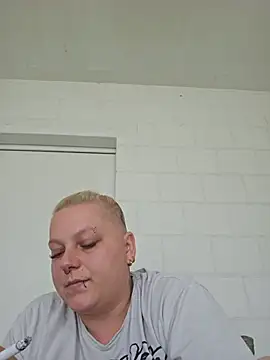 Lady Peggi online show from 9, 6, 2026