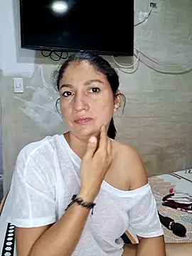 Snapshot of Rosa1079 chatting on 7, 6, 2026 Rosa1079 online show from 7, 6, 2026
