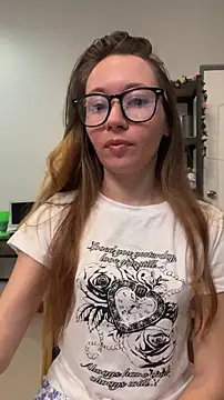 Snapshot of Mini_girl_do_it_better chatting on 25, 5, 2026 Mini girl do it better online show from 25, 5, 2026