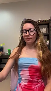 Snapshot of Mini_girl_do_it_better chatting on 5, 6, 2026 Mini girl do it better online show from 5, 6, 2026