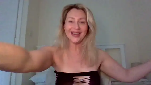 Snapshot of Babe_blond chatting on 3, 6, 2026 Babe blond online show from 3, 6, 2026