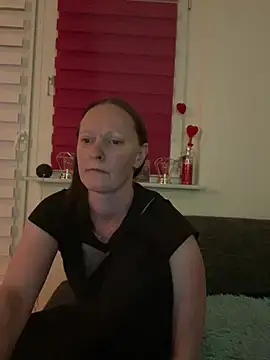 Snapshot of LindaLee90 chatting on 25, 6, 2026 LindaLee90 online show from 25, 6, 2026
