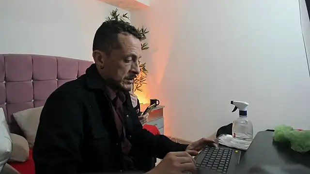 DarkRomanceXXX online show from 24, 7, 2026