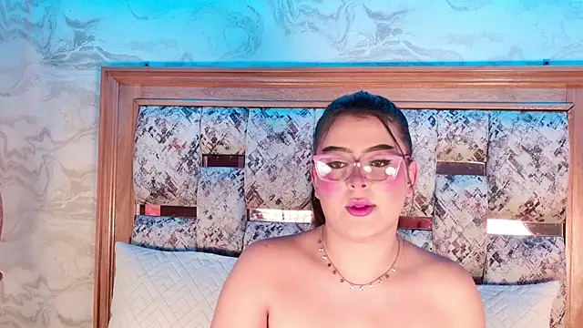 Snapshot of violeta_duval chatting on 18, 5, 2026 violeta duval online show from 18, 5, 2026