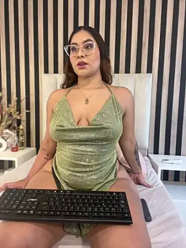 Snapshot of LiaDesire7 chatting on 8, 7, 2026 LiaDesire7 online show from 8, 7, 2026