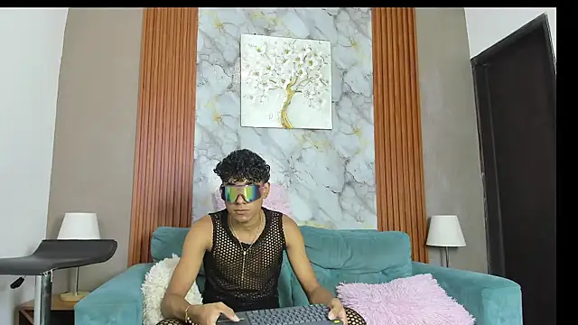 Snapshot of BOUL_GUYS chatting on 4, 6, 2026 BOUL GUYS online show from 4, 6, 2026