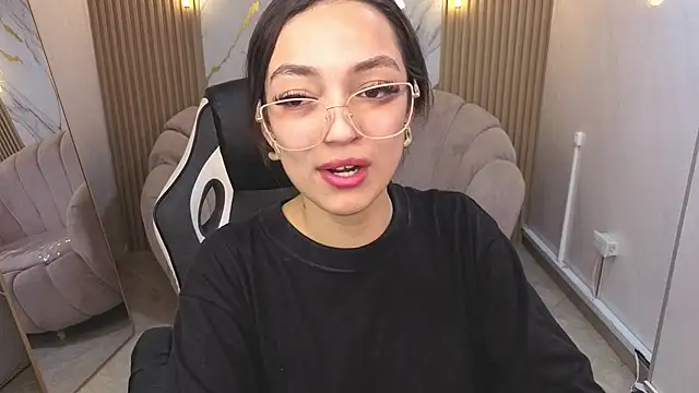 Snapshot of Cinnamon_b chatting on 7, 8, 2026 Cinnamon b online show from 7, 8, 2026