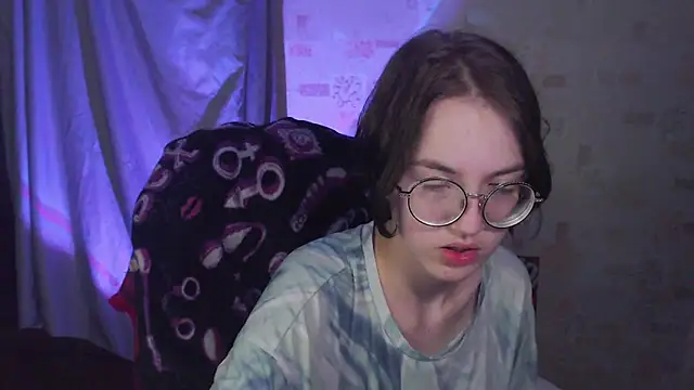 Alessa Kiss online show from 5, 6, 2026