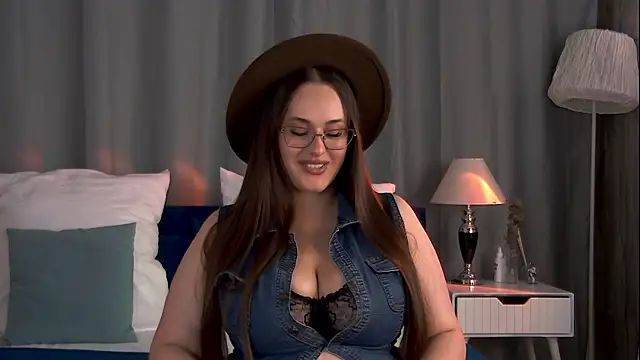 Queen Monica  online show from 31, 7, 2026