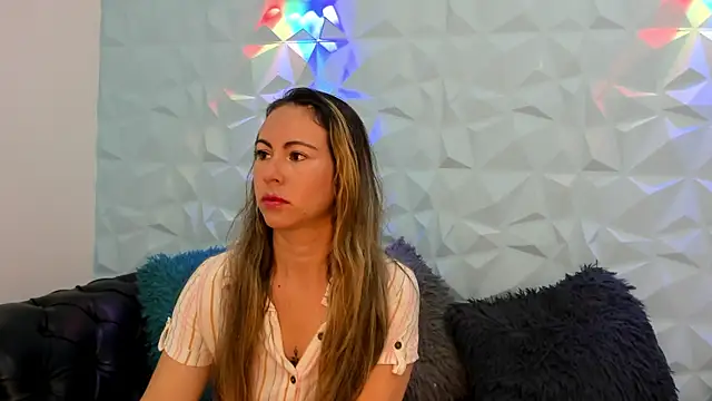 Snapshot of lindsay_cg chatting on 15, 5, 2026 lindsay cg online show from 15, 5, 2026