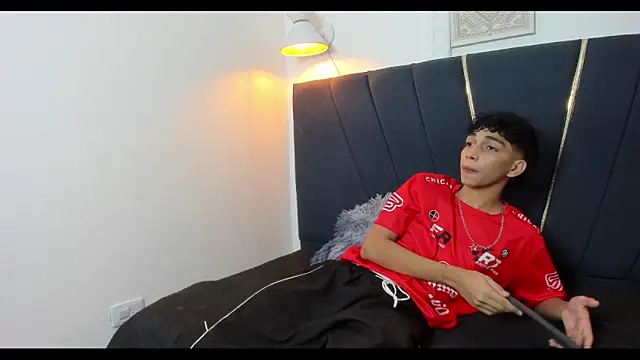 Snapshot of ero_boy40 chatting on 12, 5, 2026 ero boy40 online show from 12, 5, 2026