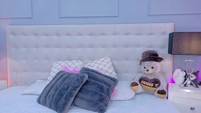 Snapshot of DulceeGarcia chatting on 7, 7, 2026 DulceeGarcia online show from 7, 7, 2026