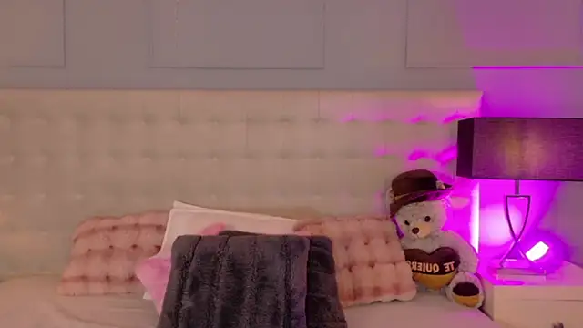 Snapshot of DulceeGarcia chatting on 18, 7, 2026 DulceeGarcia online show from 18, 7, 2026