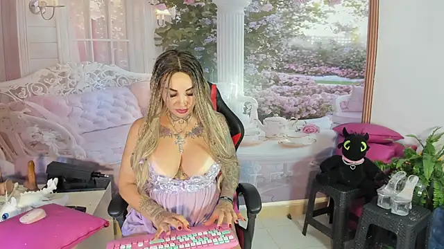 Snapshot of LaylaWatsson chatting on 24, 5, 2026 LaylaWatsson online show from 24, 5, 2026