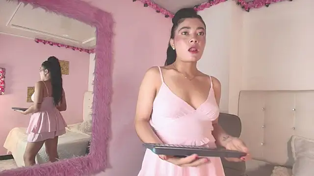 Snapshot of emilly_duque chatting on 4, 7, 2026 emilly duque online show from 4, 7, 2026