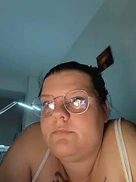 Snapshot of BadMommyyyyy chatting on 22, 5, 2026 BadMommyyyyy online show from 22, 5, 2026