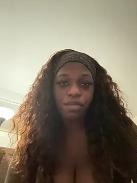 Snapshot of BlaqueBarbee chatting on 17, 5, 2026 BlaqueBarbee online show from 17, 5, 2026