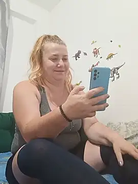 Snapshot of JuliaBestX chatting on 13, 7, 2026 JuliaBestX online show from 13, 7, 2026