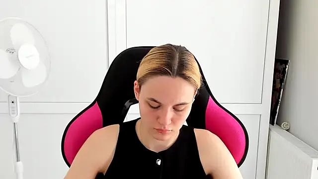 Emma starrs  online show from 22, 5, 2026