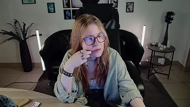 lanafitch online show from 25, 6, 2026