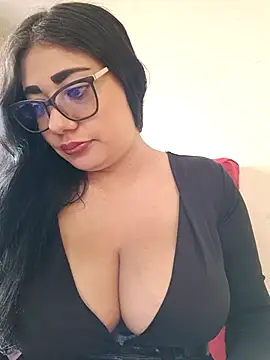 Snapshot of Amina--789 chatting on 4, 7, 2026 Amina--789 online show from 4, 7, 2026