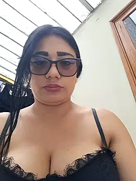 Snapshot of Amina--789 chatting on 22, 7, 2026 Amina--789 online show from 22, 7, 2026