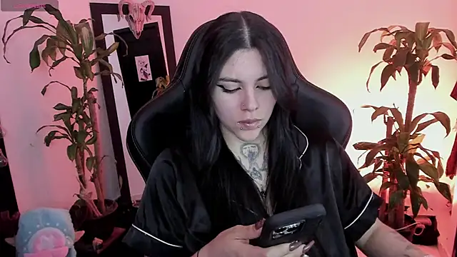Snapshot of MissCharlottte_18 chatting on 2, 7, 2026 MissCharlottte 18 online show from 2, 7, 2026