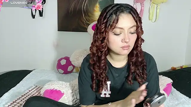 Snapshot of theiamoon chatting on 18, 5, 2026 theiamoon online show from 18, 5, 2026