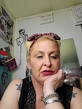 Snapshot of NutNmyGUTdaddy chatting on 17, 6, 2026 NutNmyGUTdaddy online show from 17, 6, 2026