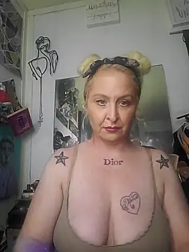 Snapshot of NutNmyGUTdaddy chatting on 18, 6, 2026 NutNmyGUTdaddy online show from 18, 6, 2026