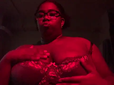 Snapshot of chocolateslut213 chatting on 7, 6, 2026 chocolateslut213 online show from 7, 6, 2026