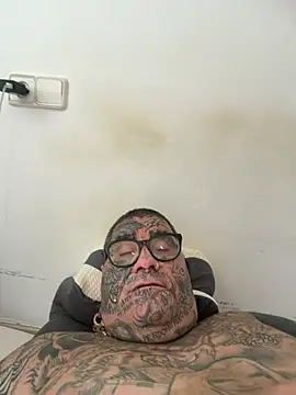 Snapshot of albertogg12 chatting on 12, 7, 2026 albertogg12 online show from 12, 7, 2026