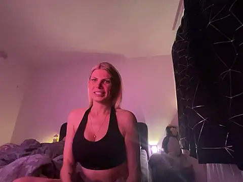 Snapshot of Hailey_amour chatting on 18, 5, 2026 Hailey amour online show from 18, 5, 2026