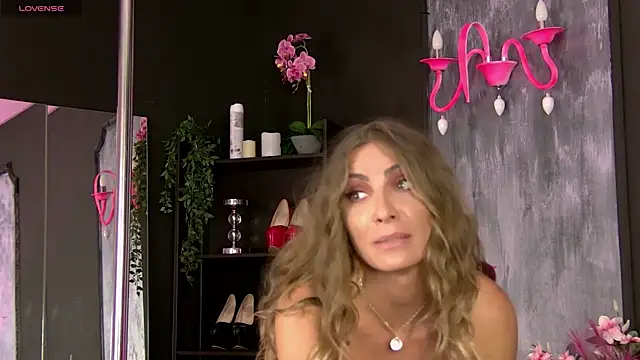 Snapshot of AnneGoddesss chatting on 4, 6, 2026 AnneGoddesss online show from 4, 6, 2026