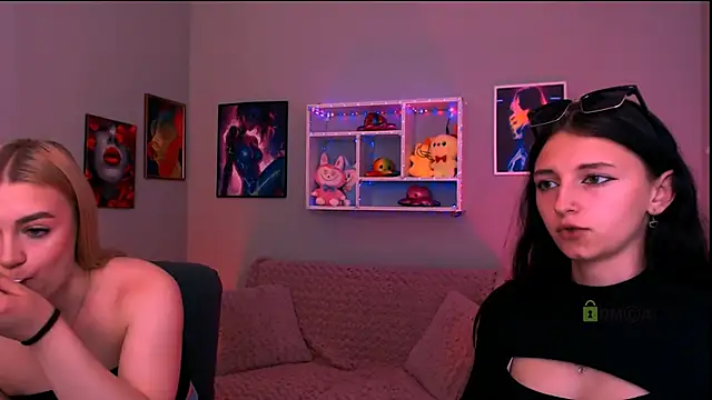 Snapshot of caroline_honeyy chatting on 17, 6, 2026 caroline honeyy online show from 17, 6, 2026