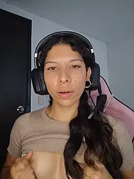 MelanyMo on online show from 22, 7, 2026
